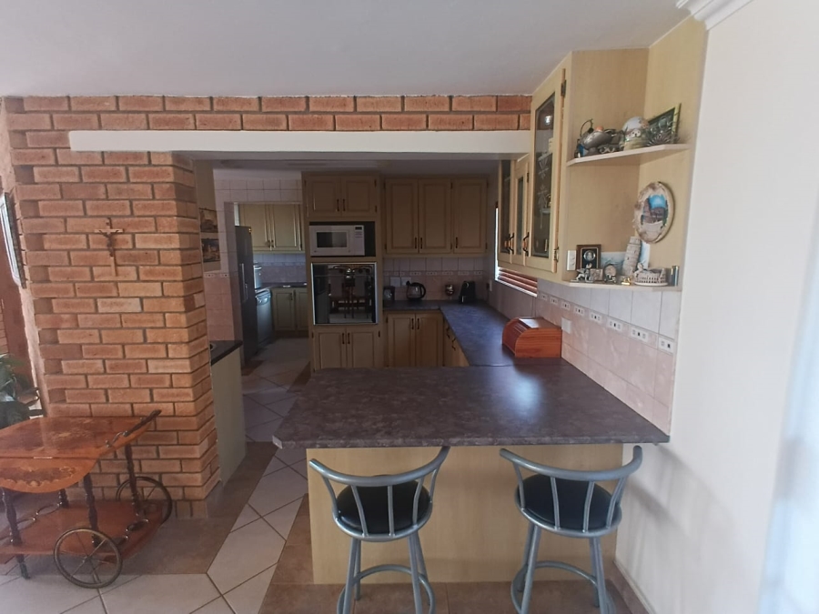 To Let 3 Bedroom Property for Rent in Dana Bay Western Cape